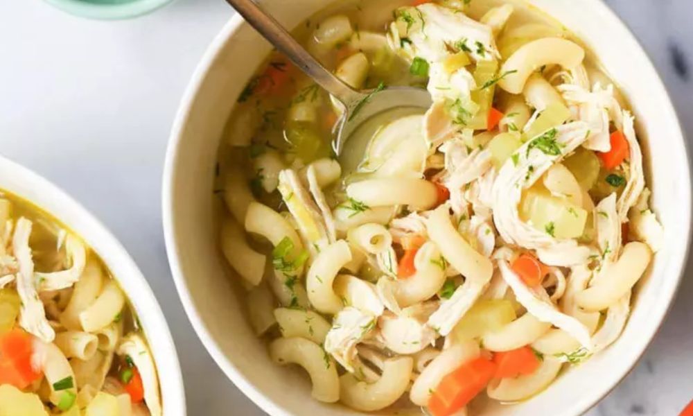 Receta de sopa de coditos con pollo y espinaca