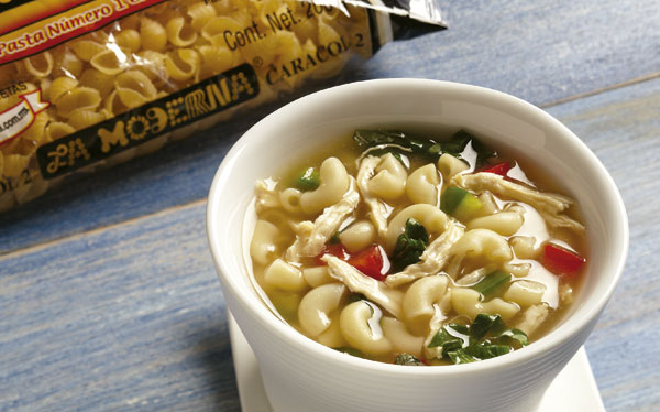 sopa de espinaca con pollo y coditos cocina vital