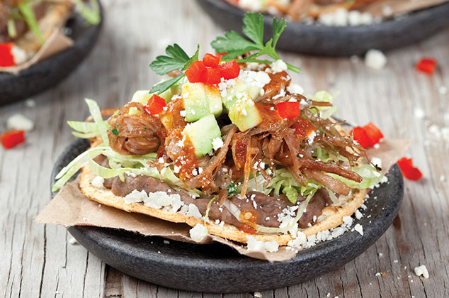 Cómo preparar tostadas de tinga de res