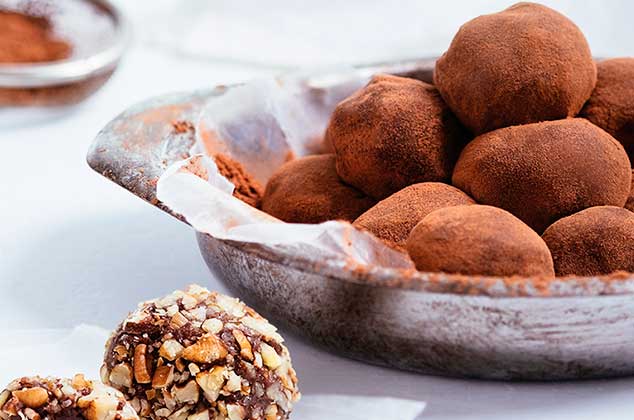 Para el regalo perfecto, prepara estas deliciosas trufas de chocolate, ideales para toda ocasión.