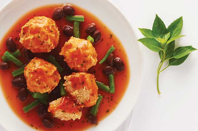 Albóndigas de pollo con salsa roja