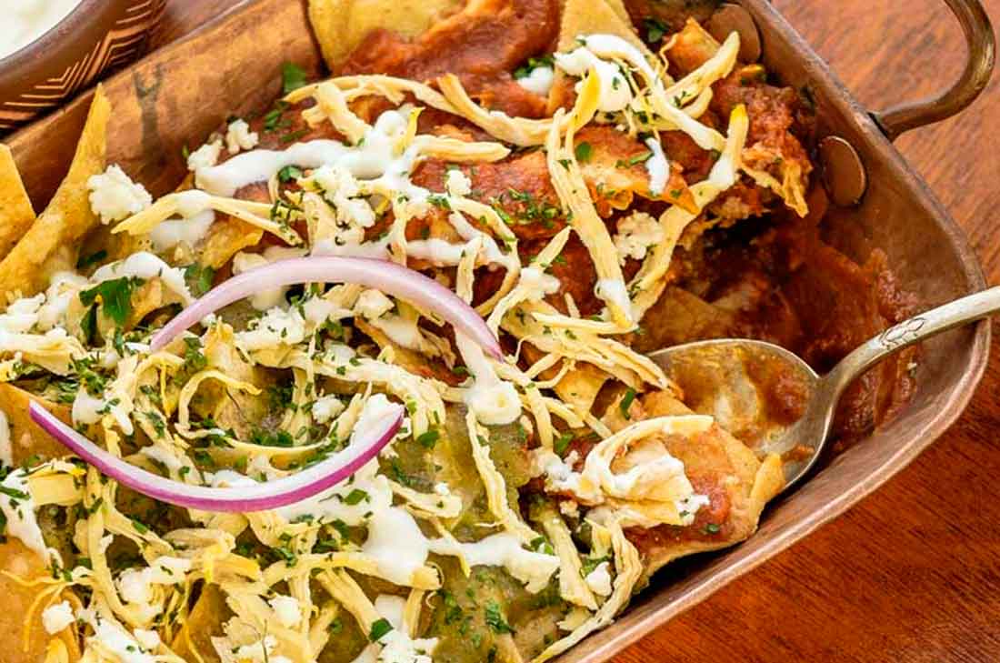 Chilaquiles divorciados con pollo