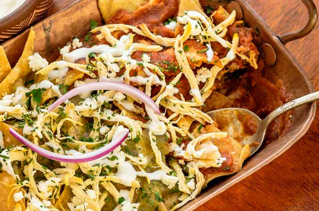 Chilaquiles divorciados con pollo