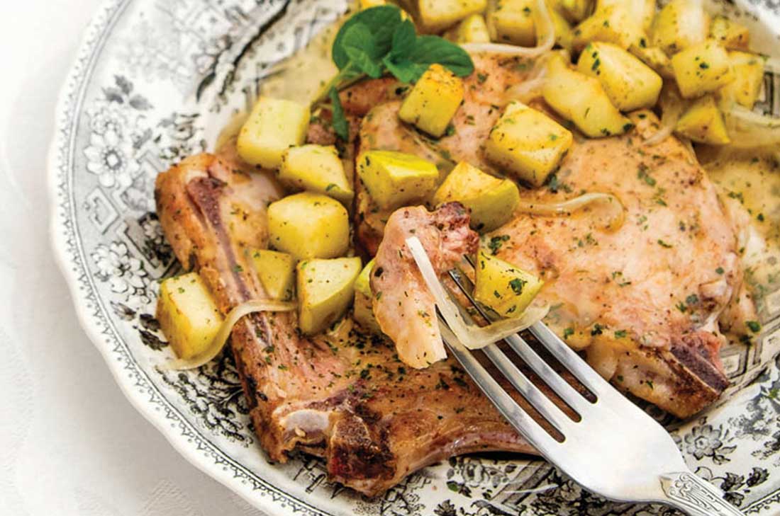 Chuletas de cerdo a la cerveza con manzana | Cocina Vital