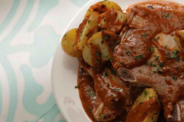 Chuletas de cerdo en chile pasilla | Cocina Vital