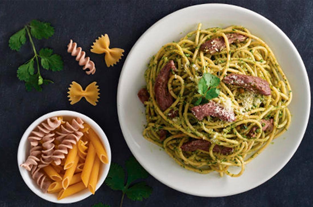 Espagueti al pesto de cilantro y arrachera