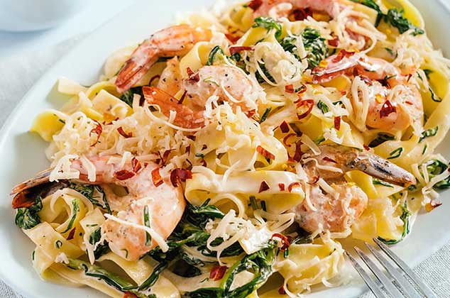 Receta de Fetuccini con camarones y romeritos