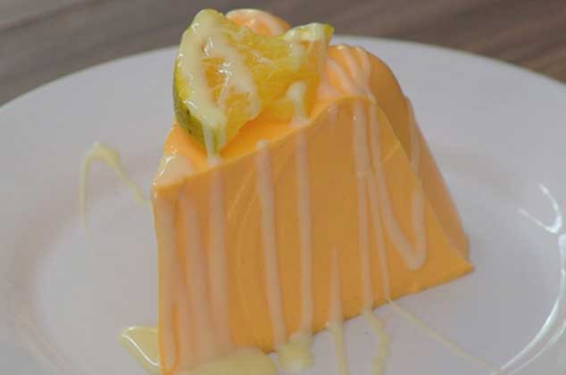 Gelatina de refresco de naranja con crema