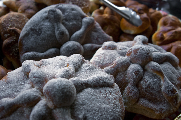 Historia y significado del pan de muerto en las ofrendas mexicanas