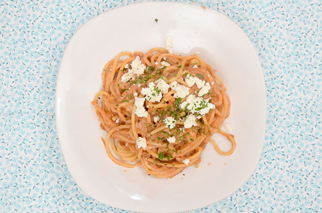 Cómo hacer Espagueti con salsa de chipotle y requesón | Receta