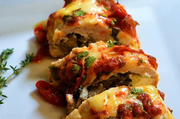 Pechugas de pollo rellenas de salami y queso