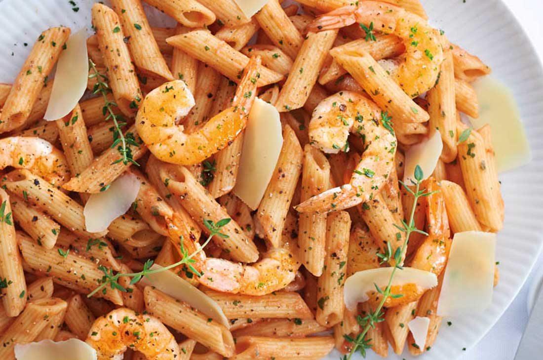 Pasta penne con camarones en salsa de chipotle