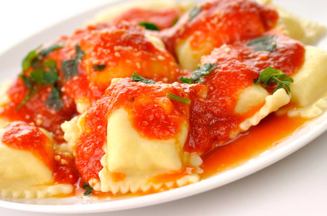 Ravioles en salsa de pimienta, tomate y vino | Cocina Vital