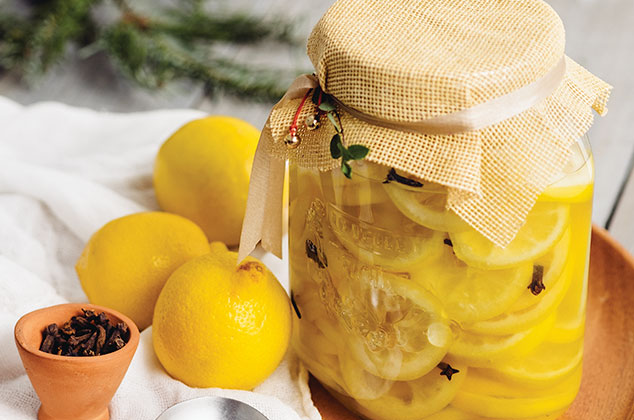 Conserva de limón amarillo con clavos de olor