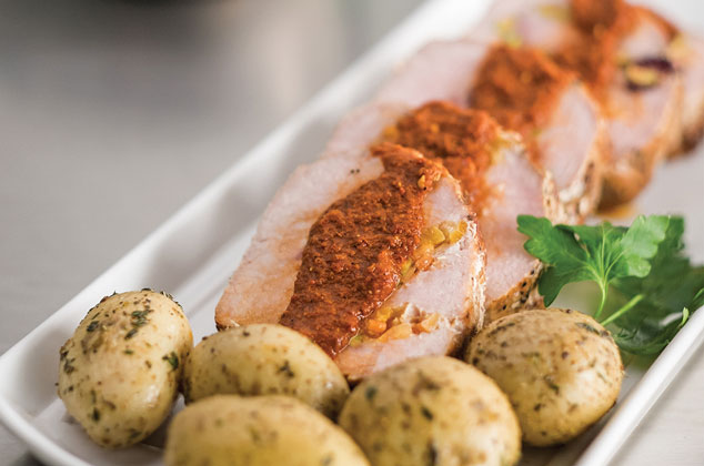 Cómo hacer lomo de cerdo mechado al horno | Paso a paso