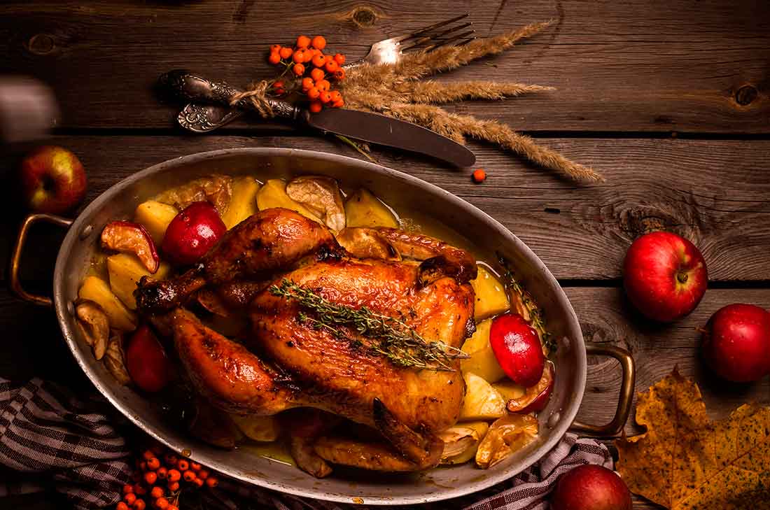 Esta receta es muy tradicional pero sumamente deliciosa. Prepara este pavo relleno de manzana al horno para darle un sabor muy especial.