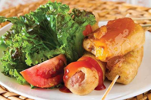 Cómo hacer banderillas de salchicha, queso y plátano