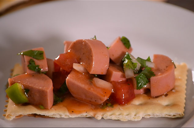 Ceviche de salchichas sencillo: Botana rápida y económica
