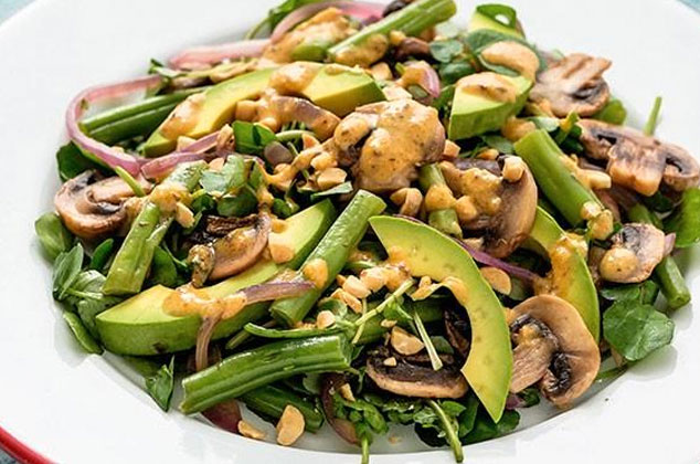 Las mejores recetas vegetarianas: Ensalada de berros con aguacate y ejotes