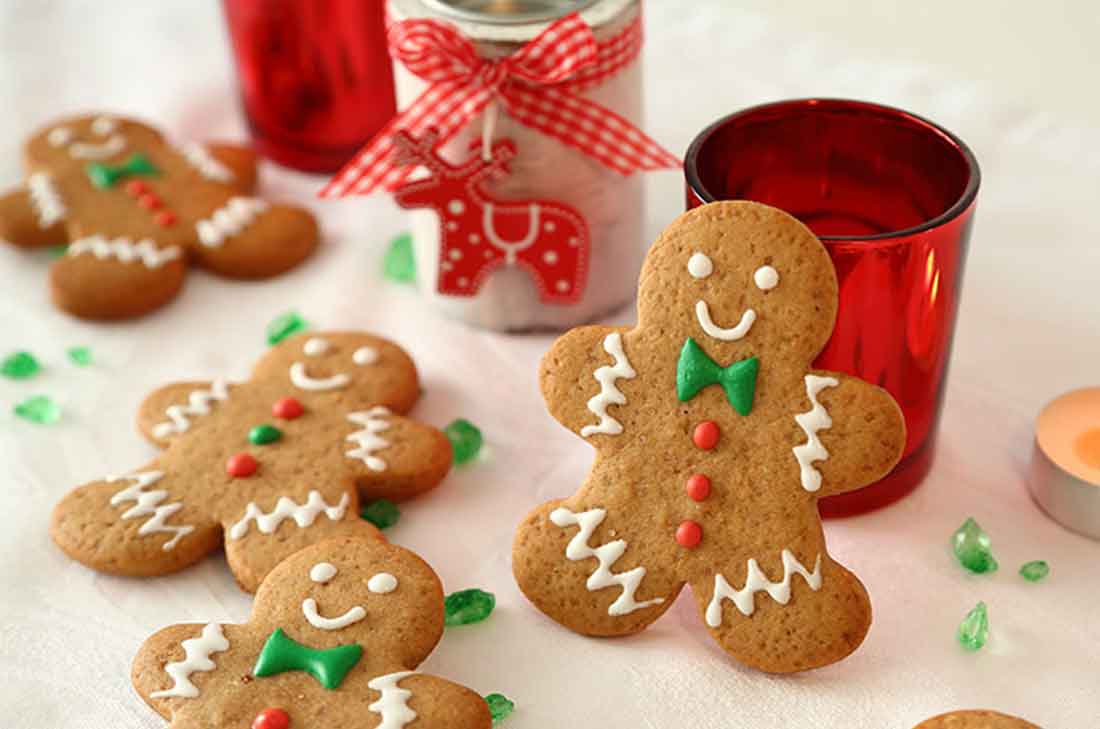 Las galletas de muñeco de jengibre son un clásico en las recetas de Navidad. Aquí está la receta básica