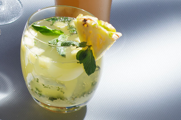 Cócteles sencillos para fiestas: mojito de piña