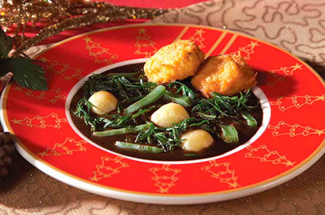 Romeritos con tortas de pollo