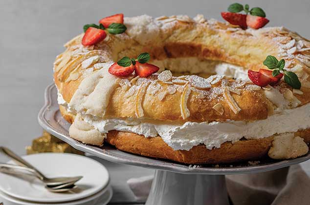 Rosca rellena de crema de naranja y canela