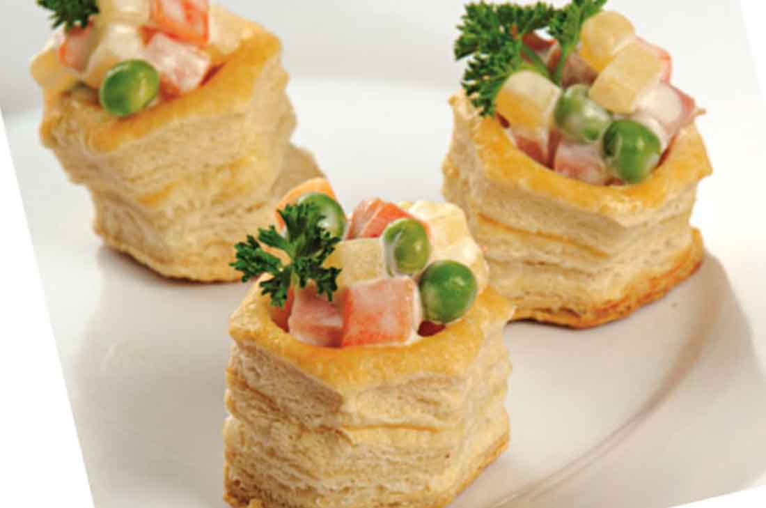 Volovanes relleno de ensalada rusa