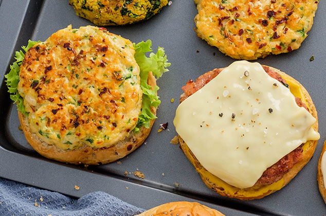 Cómo hacer carne para hamburguesas de pollo y calabazas caseras