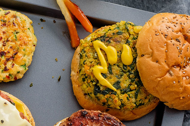 Cómo hacer carne para hamburguesas veganas con garbanzos, espinacas y zanahorias