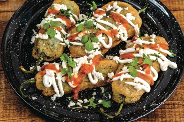 Chiles cuaresmeños rellenos de chicharrón prensado | Receta