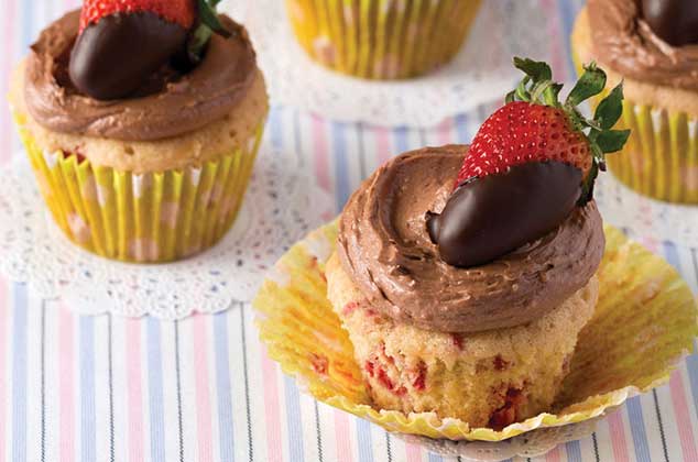 Cupcakes de fresa con cobertura de cocoa