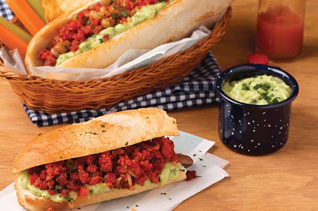 Receta de Chili hot dog de chorizo con guacamole