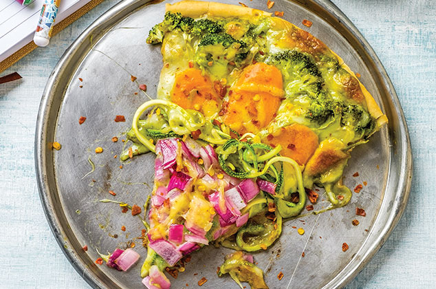 Pizza de brócoli y zanahoria con salsa de poblano casera