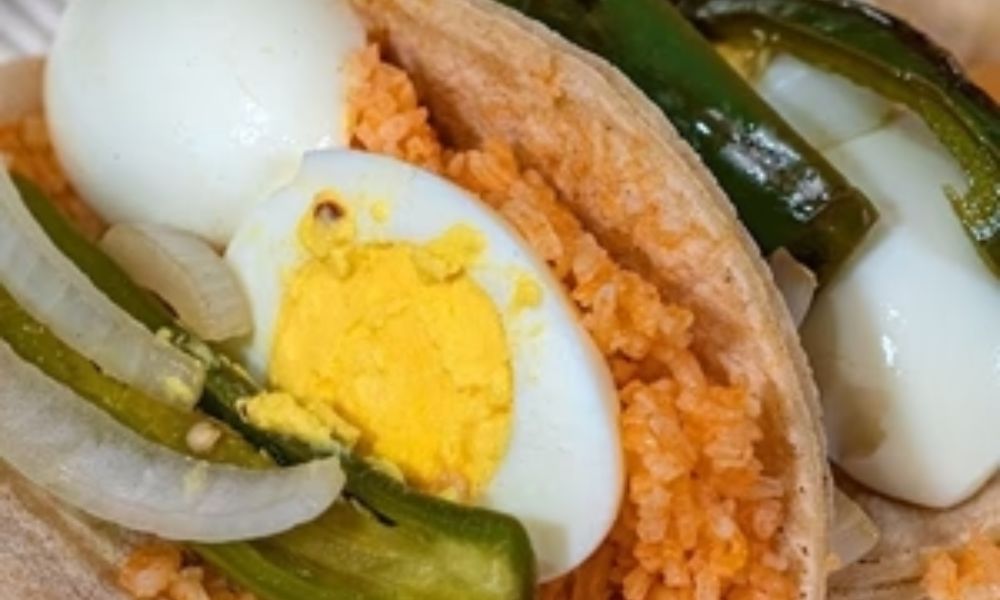tacos acorazados de arroz con huevo
