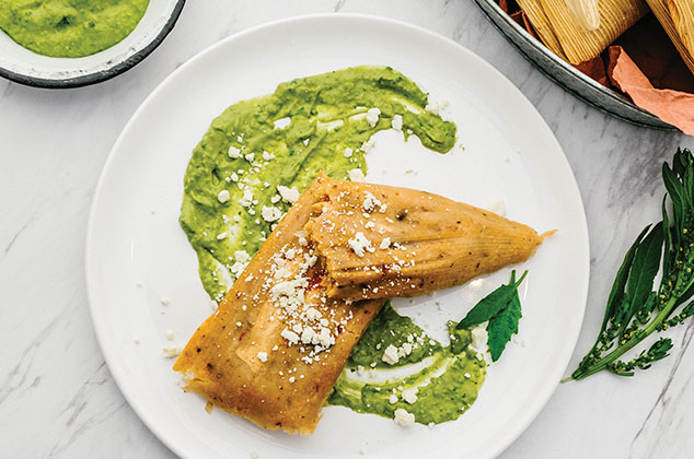 Tamales de pechuga de pollo con chipotle y guacamole