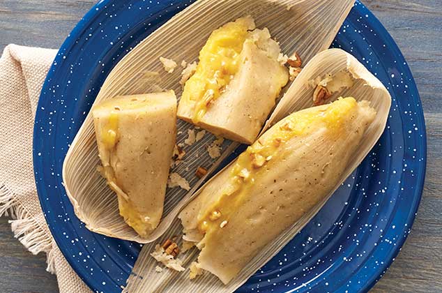 Tamales dulces de crema de rompope y nueces