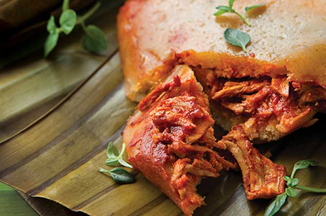 Tamales veracruzanos con carne de puerco en hoja de plátano