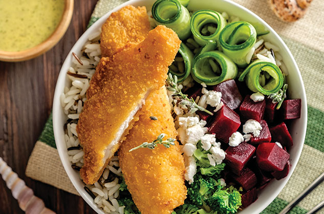 Bowl de Pescado tilapia con arroz salvaje, betabel y pepino