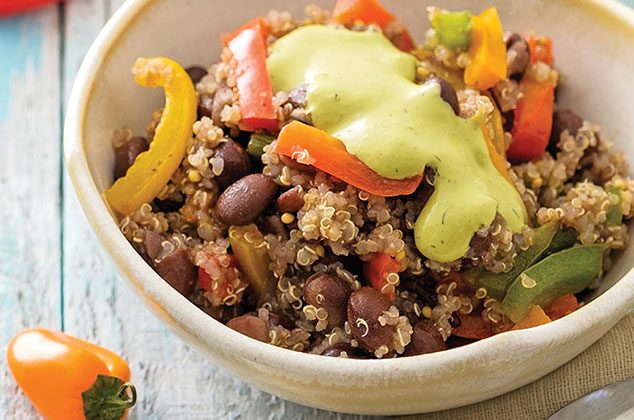 Bowl de frijoles negros, quinoa y mix de pimientos