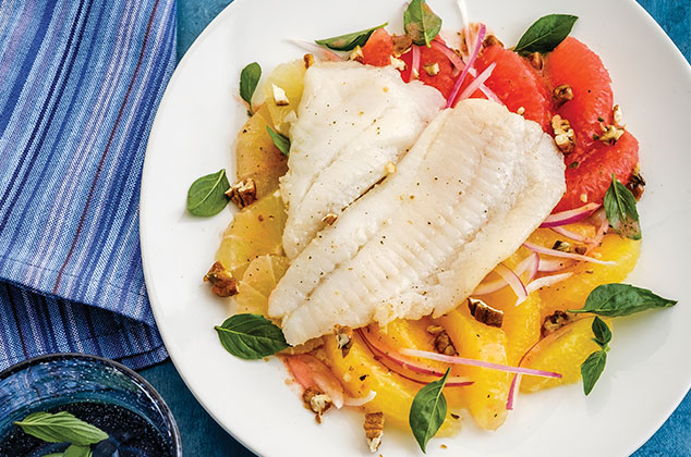 Filete de lenguado con ensalada mix de cítricos y aderezo de fresas