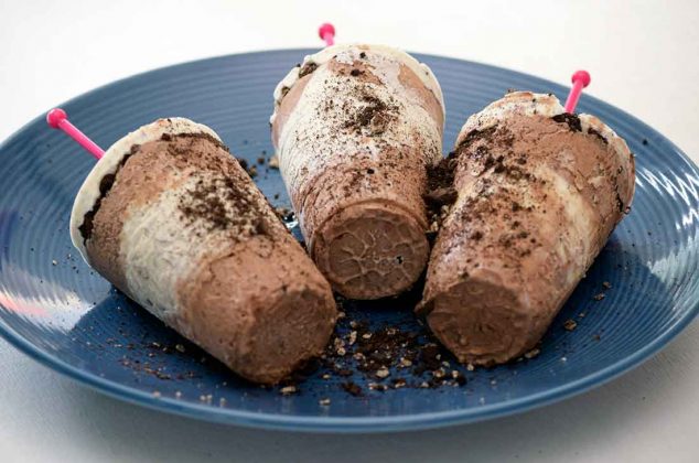 Aprende a hacer estas deliciosas y refrescantes paletas de cookies & cream y celebra este San Valentín con unas cuantas. Checa la receta aquí.