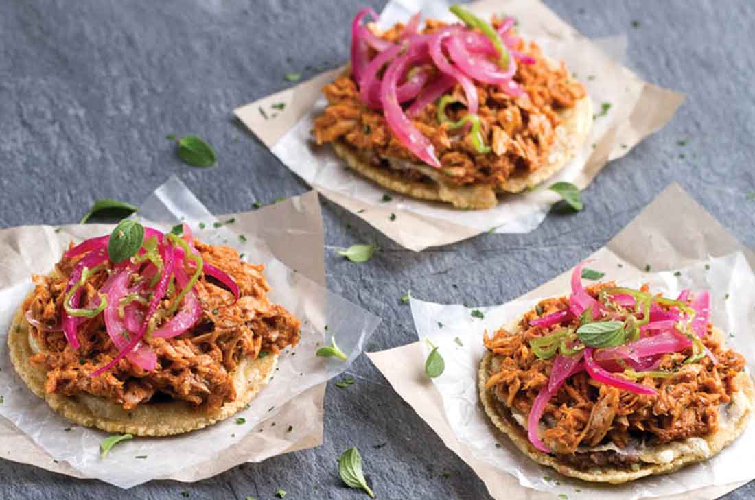 Receta de panuchos de atún al pibil. Esta receta es un verdadero manjar, a todos les va a encantar. No te quedes con las ganas de comer algo diferente.