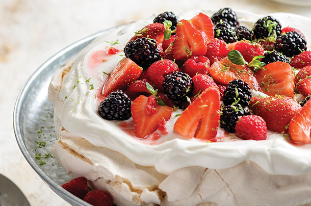 Cómo hacer Pavlova con frutos rojos | Original