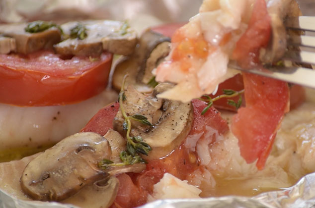 Pescado empapelado al horno con verduras