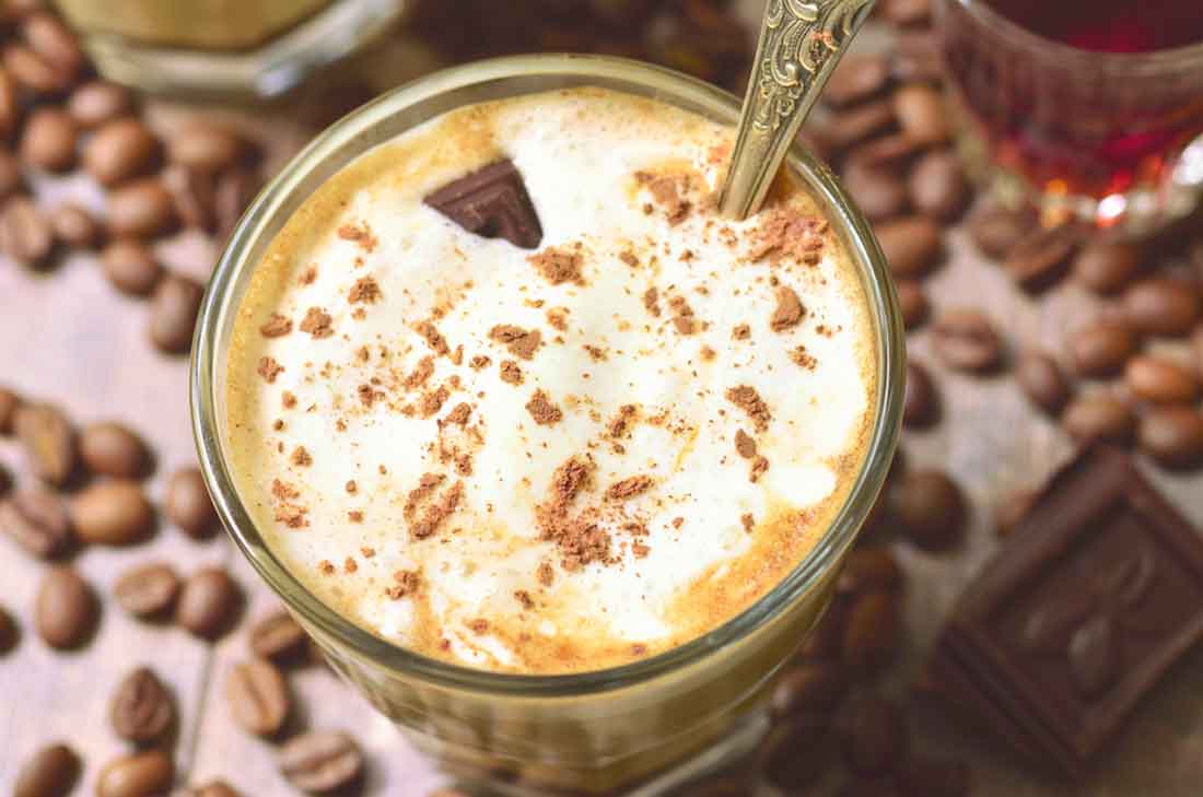 Amaretto helado: Postre refrescante con whiskey y almendra