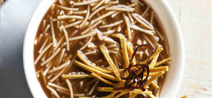 Caldo de frijol con fideo