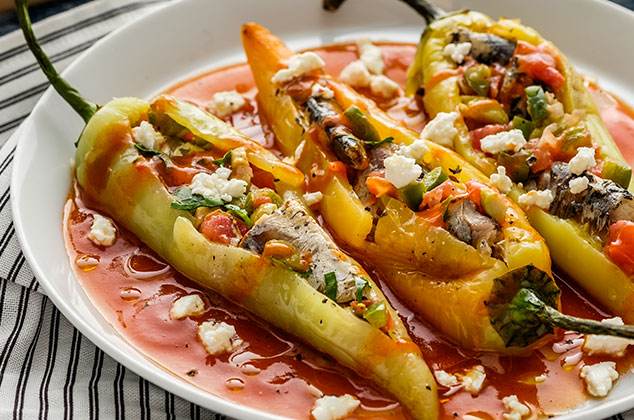 Chiles rellenos de sardina estilo Oaxaca