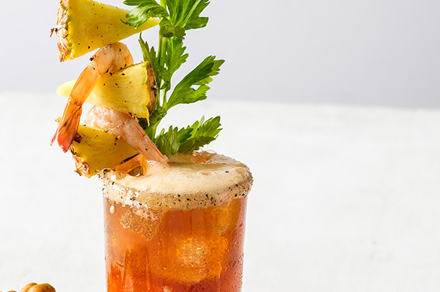 Cómo preparar Micheladas con clamato y camarón | Receta