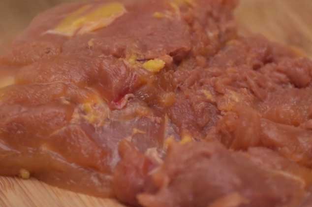 DISFRUTA de la carne de pollo sin hueso. Puedes aplanarla para hacer milanesas. 